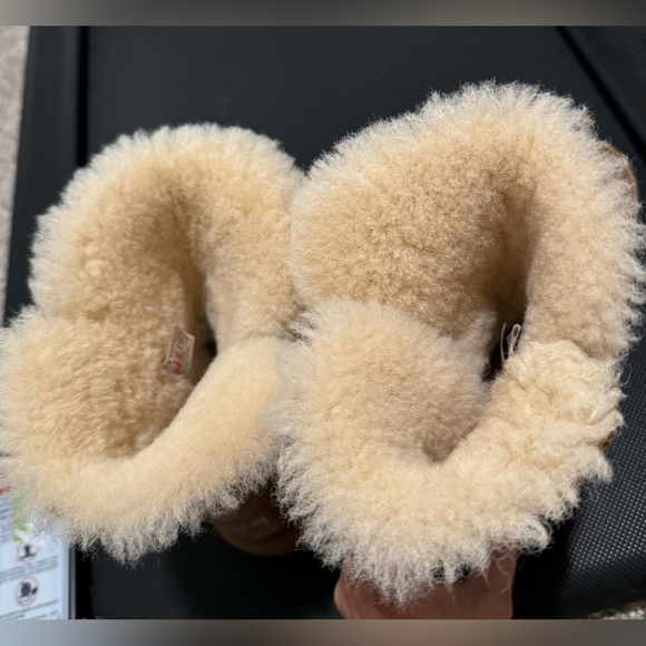 Ugg Boots Fur Lined Swarovski Crystal Button Size 5 to 5.5 - Picture 8 of 12